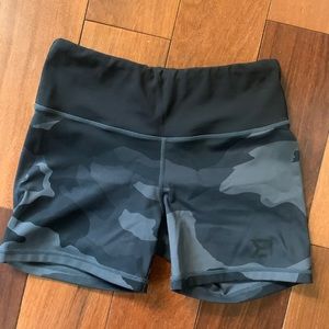 Better Bodies Blue Camo Shorts - Small